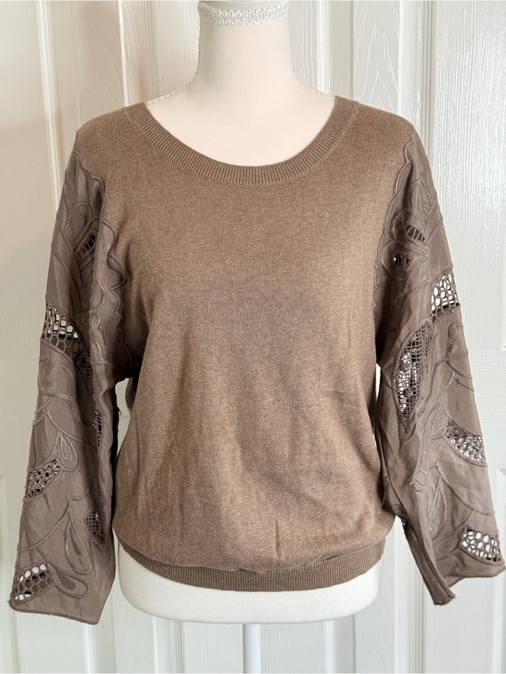 Anthropologie Knitted & Knotted Didi Lace Sleeve Sweater M EUC
